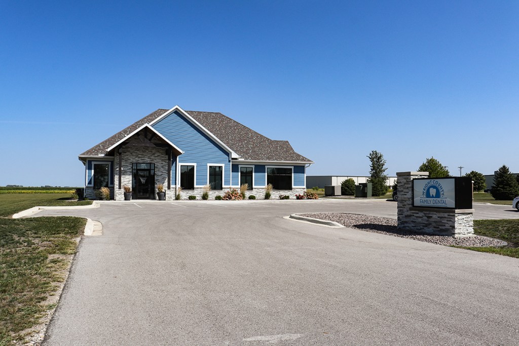Exterior of Wright County Family Dental office